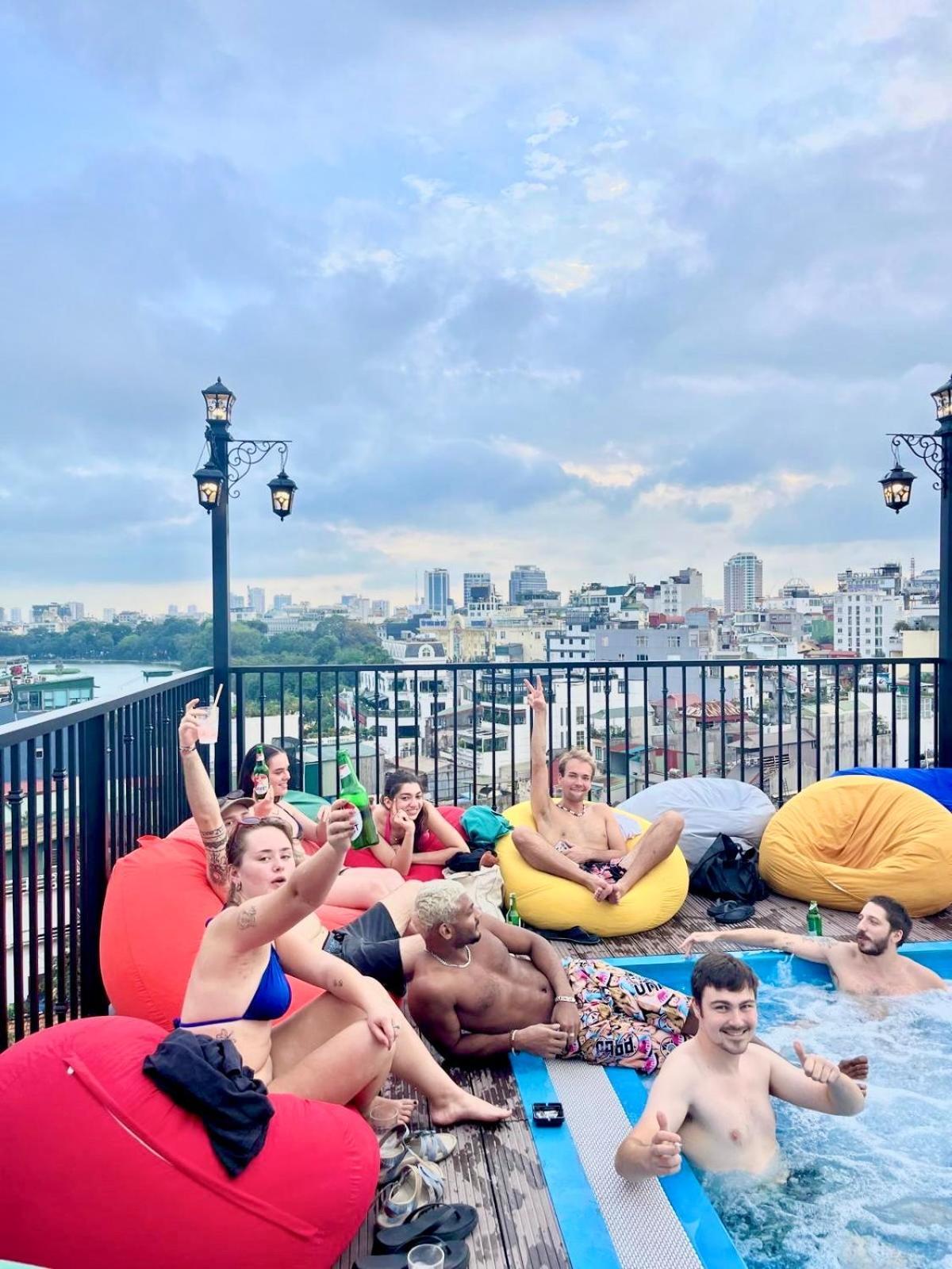 Lakeview Backpackers Hostel & Rooftop Bar 하노이 외부 사진