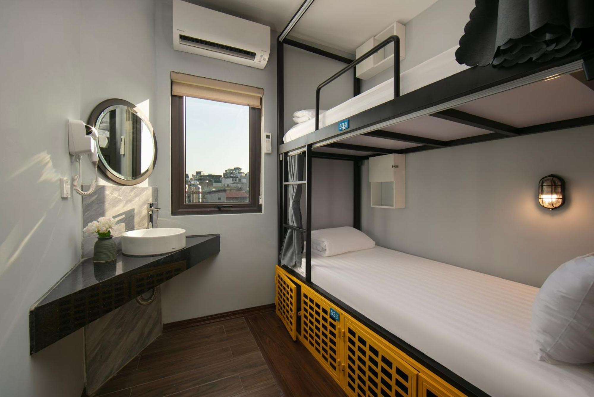 Lakeview Backpackers Hostel & Rooftop Bar 하노이 외부 사진