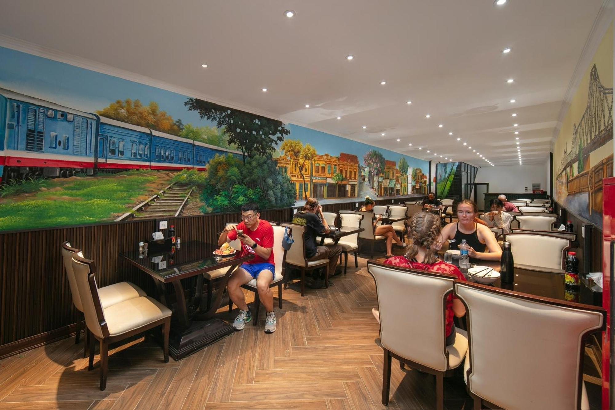 Lakeview Backpackers Hostel & Rooftop Bar 하노이 외부 사진