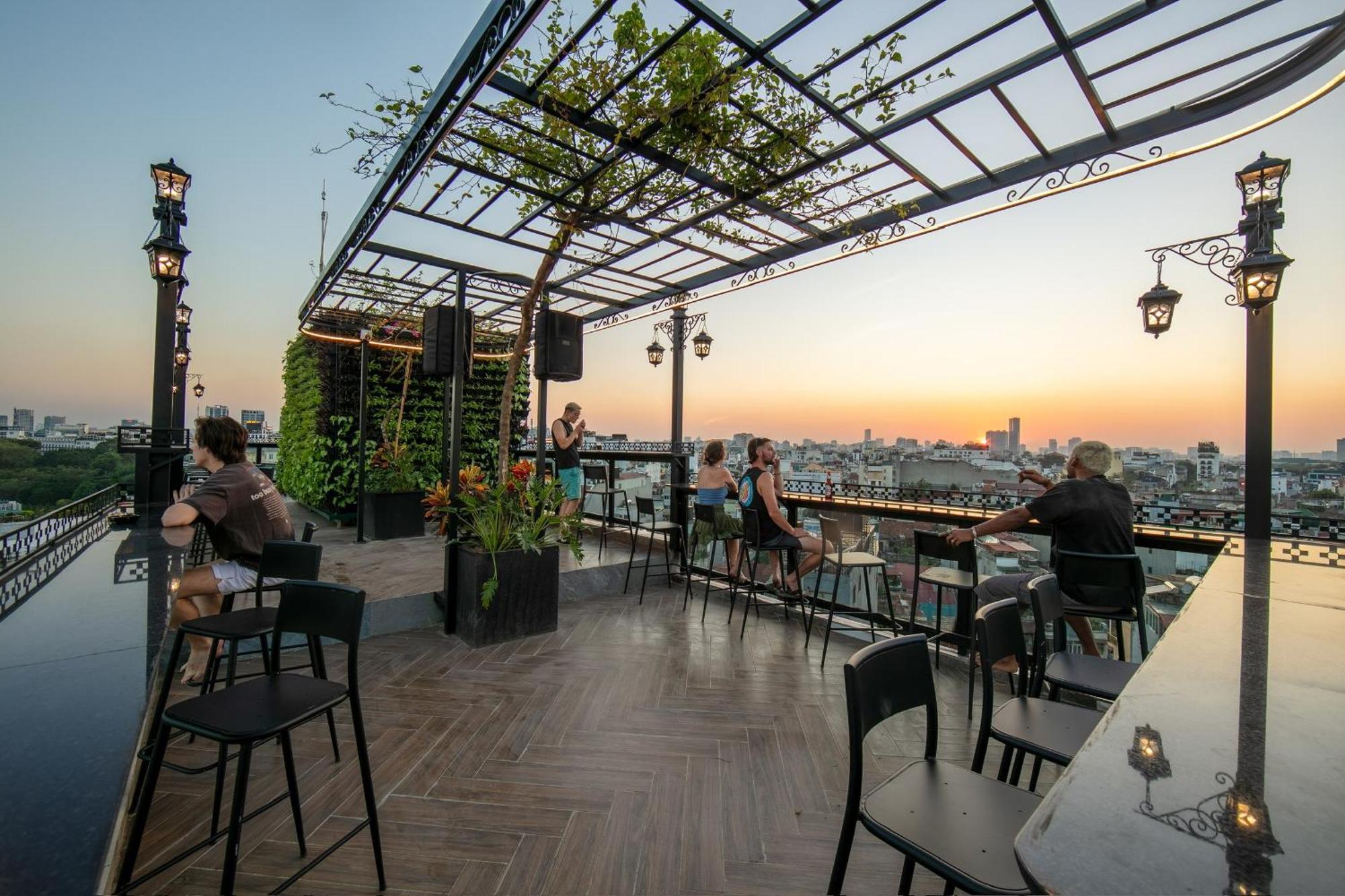 Lakeview Backpackers Hostel & Rooftop Bar 하노이 외부 사진