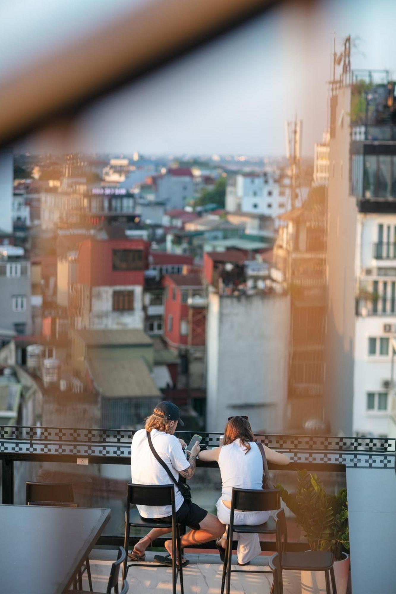 Lakeview Backpackers Hostel & Rooftop Bar 하노이 외부 사진