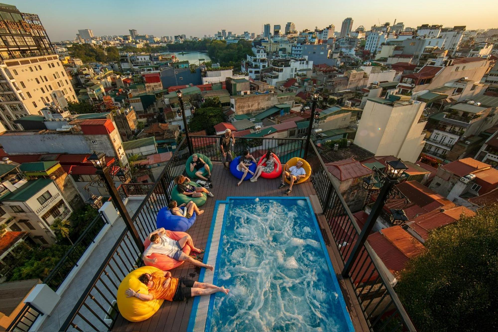 Lakeview Backpackers Hostel & Rooftop Bar 하노이 외부 사진