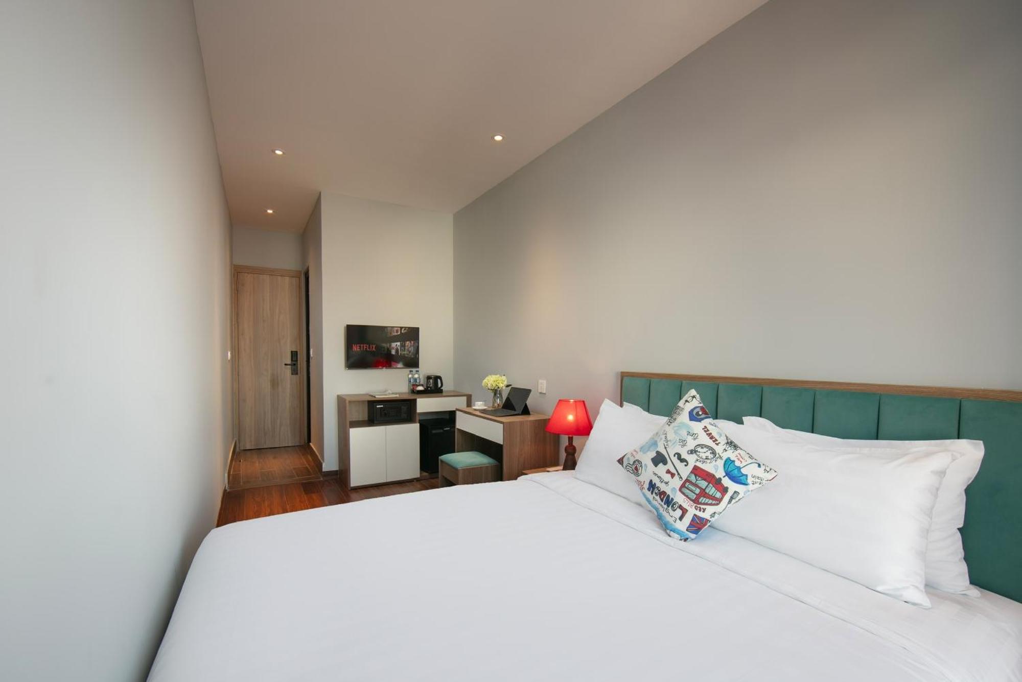 Lakeview Backpackers Hostel & Rooftop Bar 하노이 외부 사진
