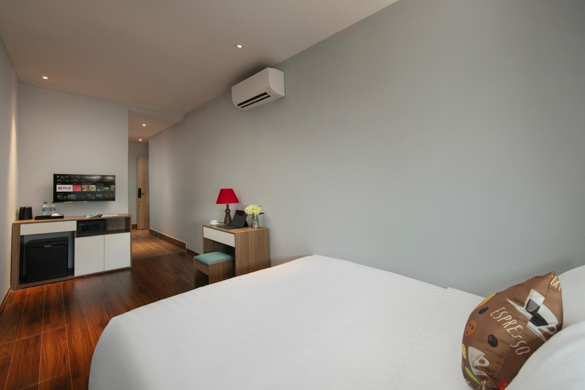 Lakeview Backpackers Hostel & Rooftop Bar 하노이 외부 사진