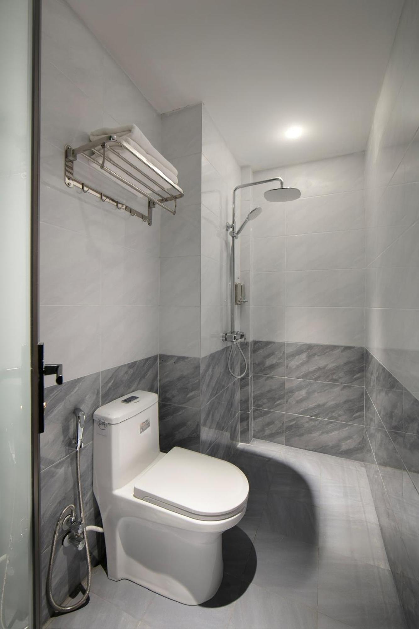 Lakeview Backpackers Hostel & Rooftop Bar 하노이 외부 사진