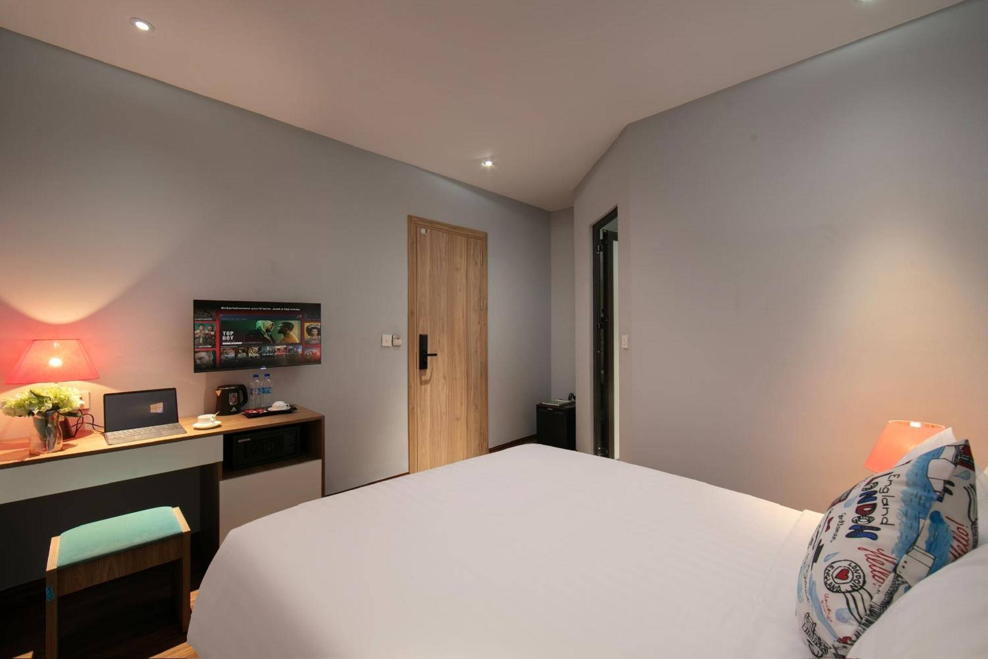 Lakeview Backpackers Hostel & Rooftop Bar 하노이 외부 사진