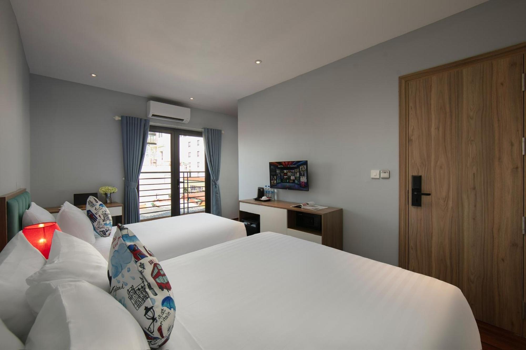 Lakeview Backpackers Hostel & Rooftop Bar 하노이 외부 사진