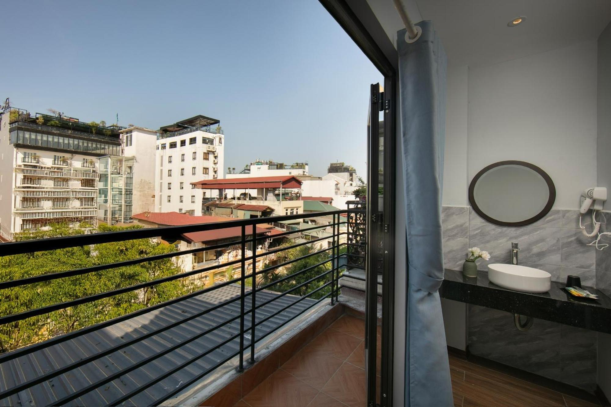 Lakeview Backpackers Hostel & Rooftop Bar 하노이 외부 사진