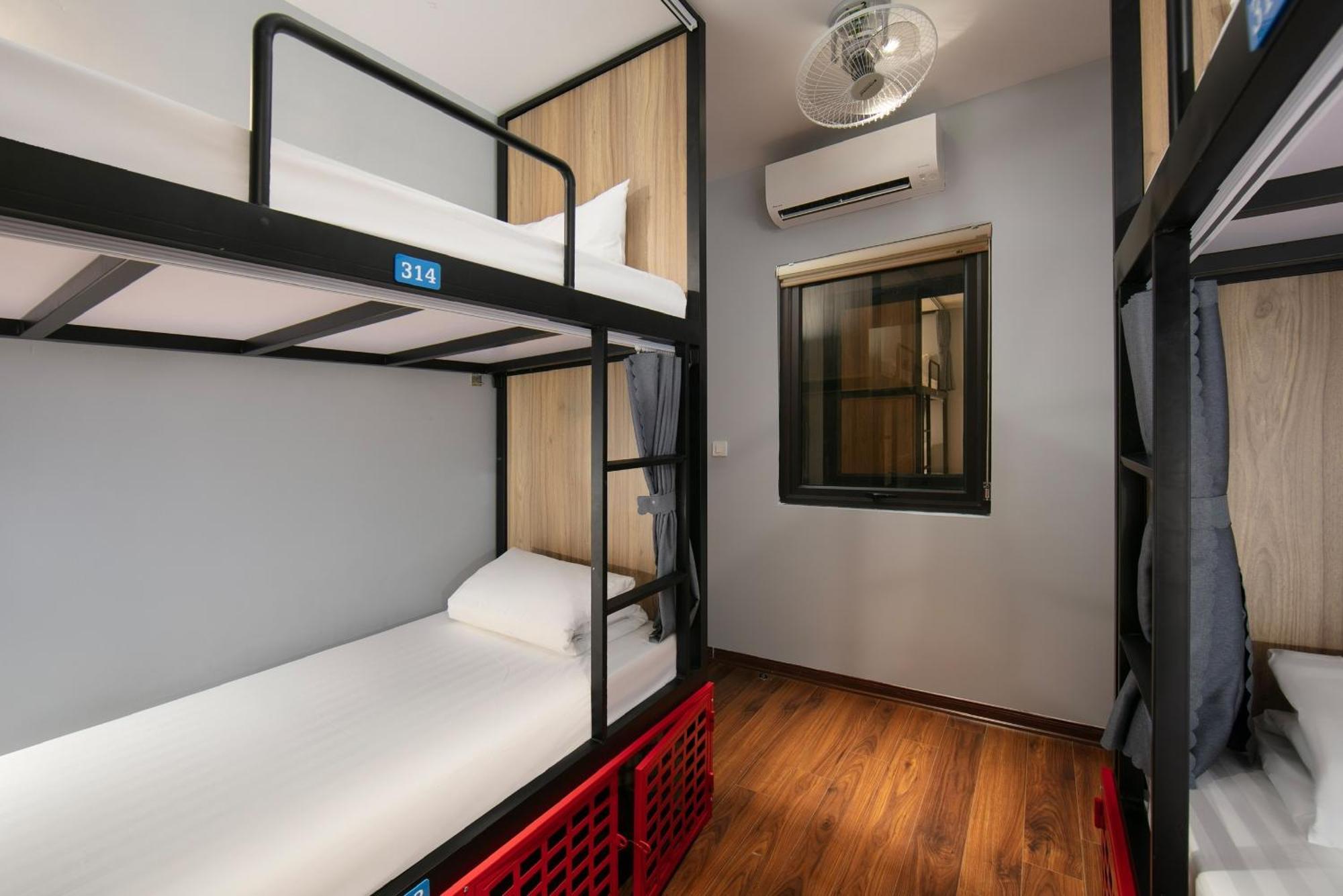 Lakeview Backpackers Hostel & Rooftop Bar 하노이 외부 사진