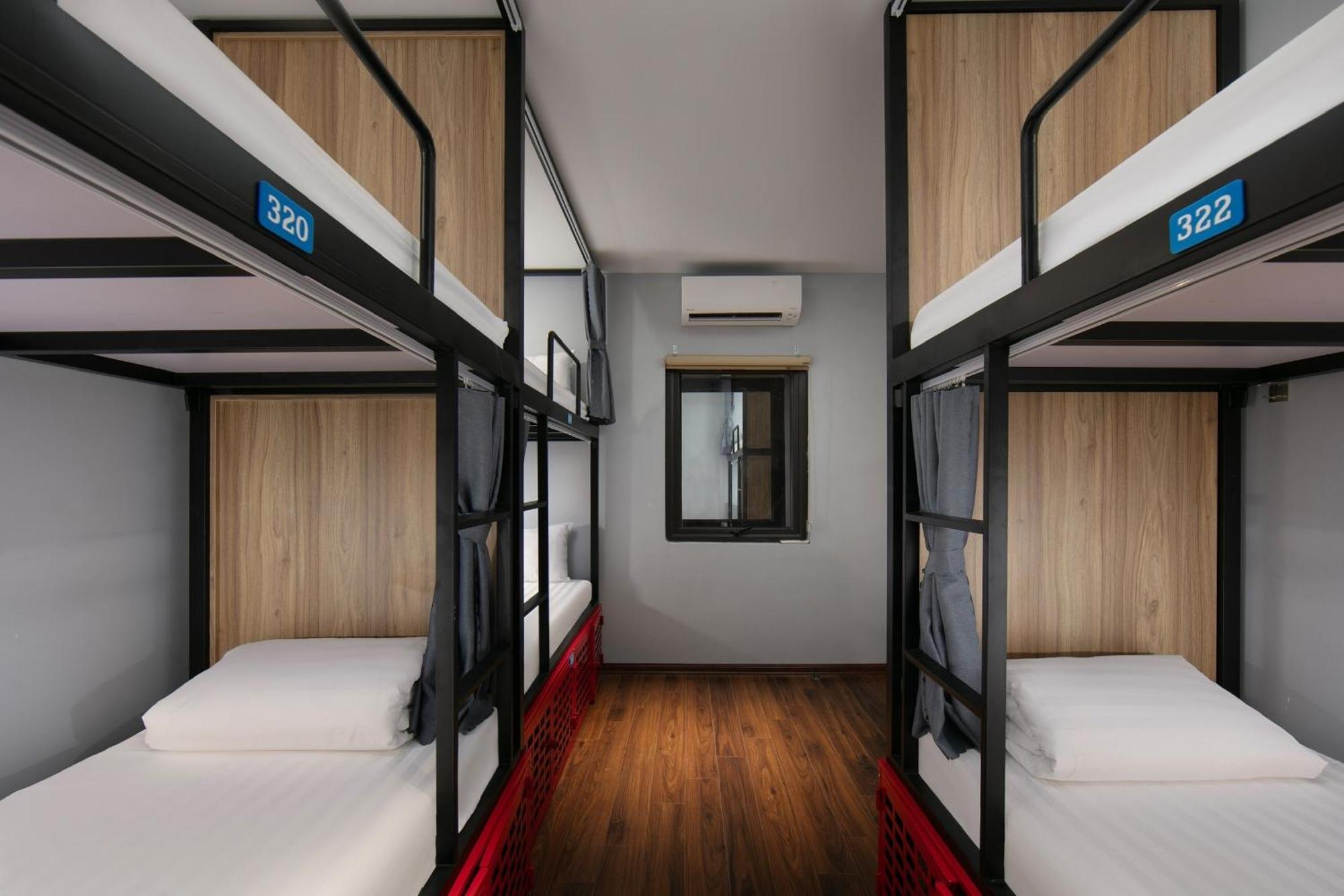 Lakeview Backpackers Hostel & Rooftop Bar 하노이 외부 사진