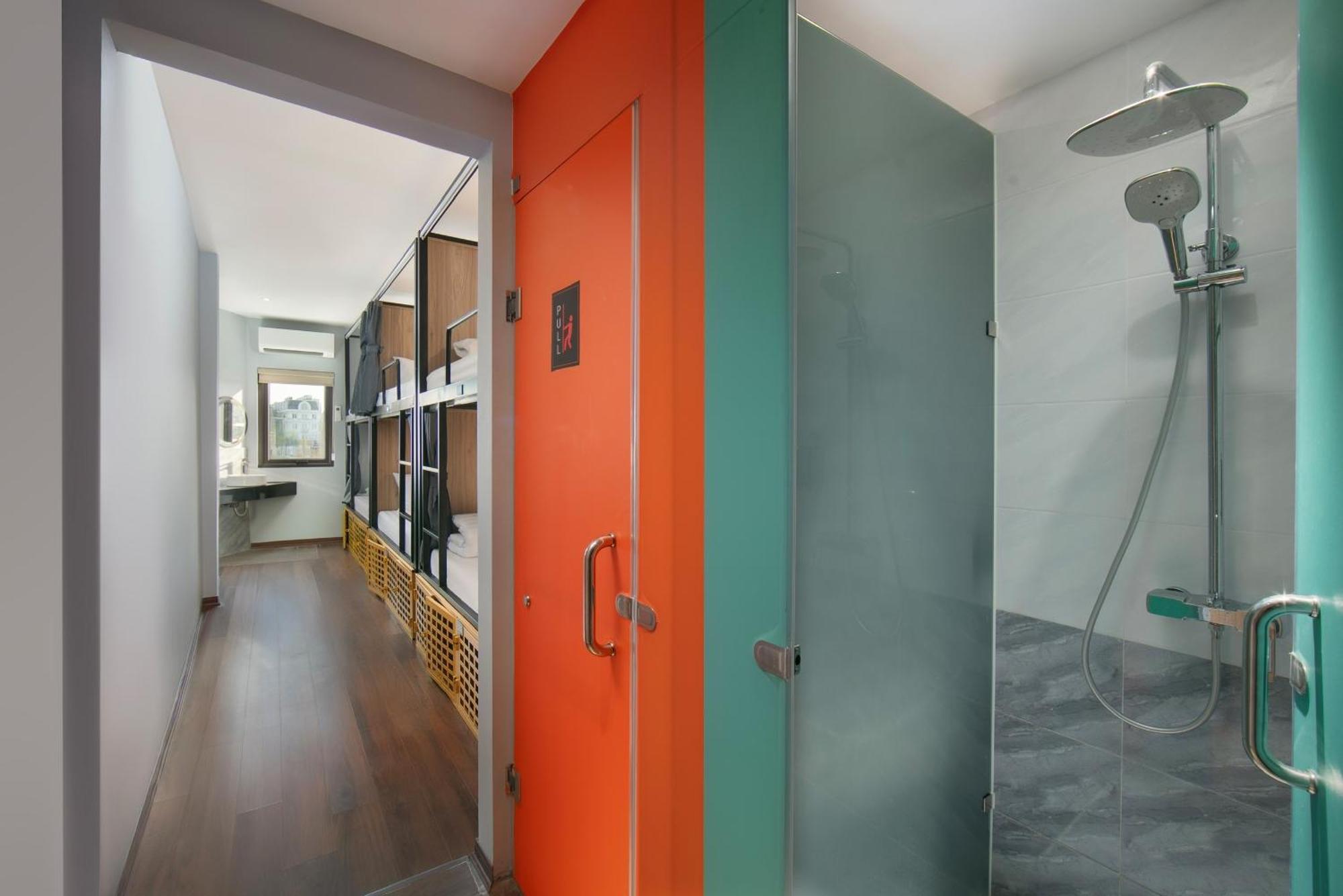 Lakeview Backpackers Hostel & Rooftop Bar 하노이 외부 사진