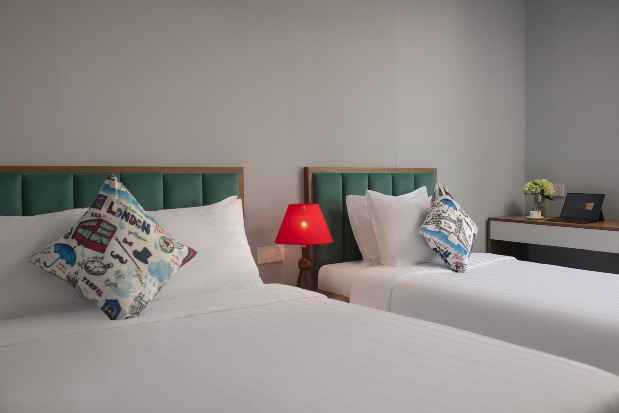 Lakeview Backpackers Hostel & Rooftop Bar 하노이 외부 사진