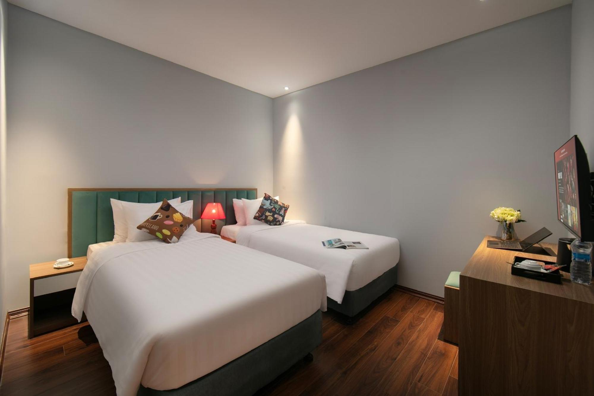 Lakeview Backpackers Hostel & Rooftop Bar 하노이 외부 사진