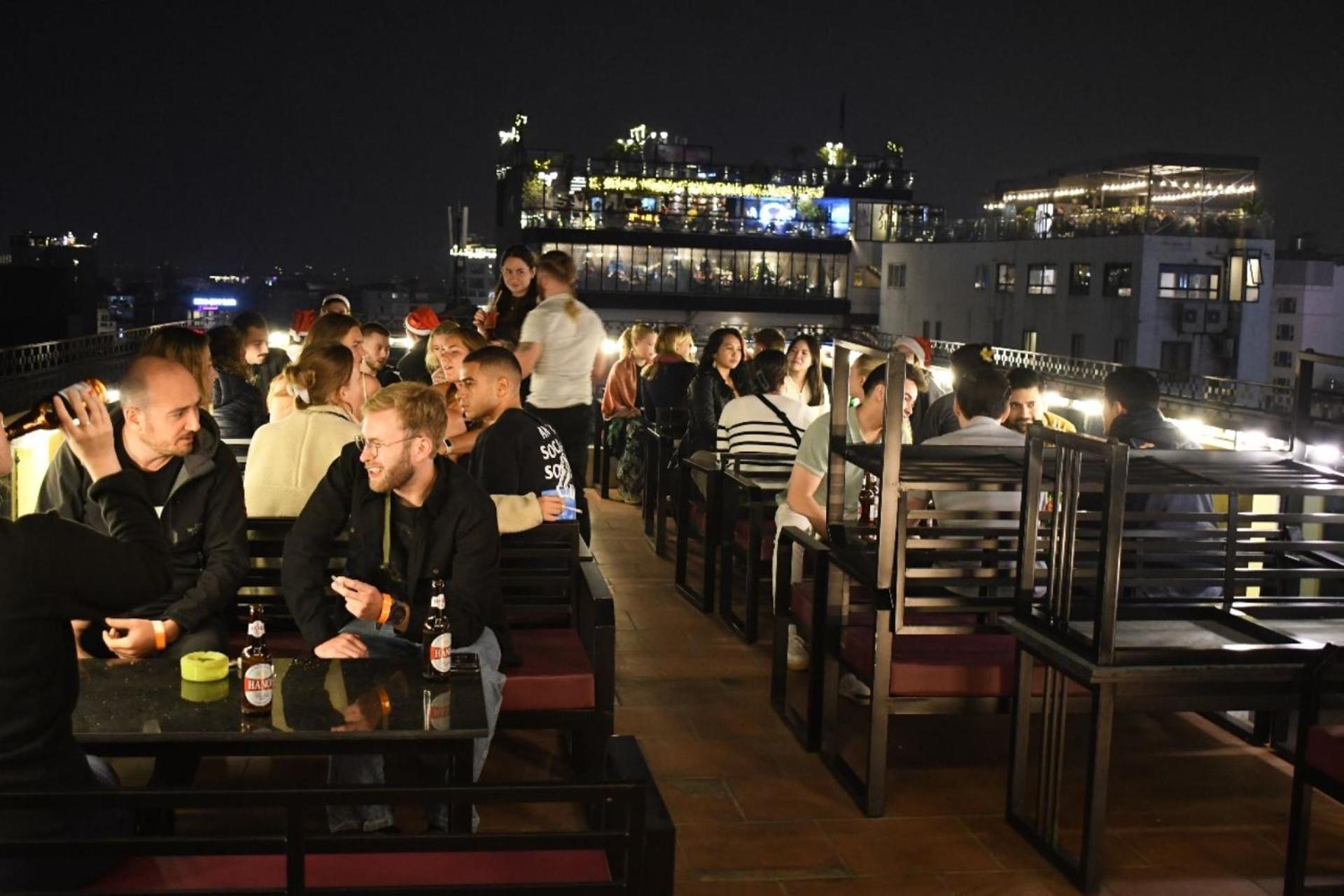 Lakeview Backpackers Hostel & Rooftop Bar 하노이 외부 사진