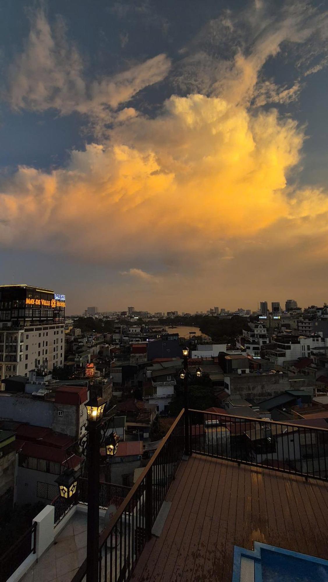 Lakeview Backpackers Hostel & Rooftop Bar 하노이 외부 사진